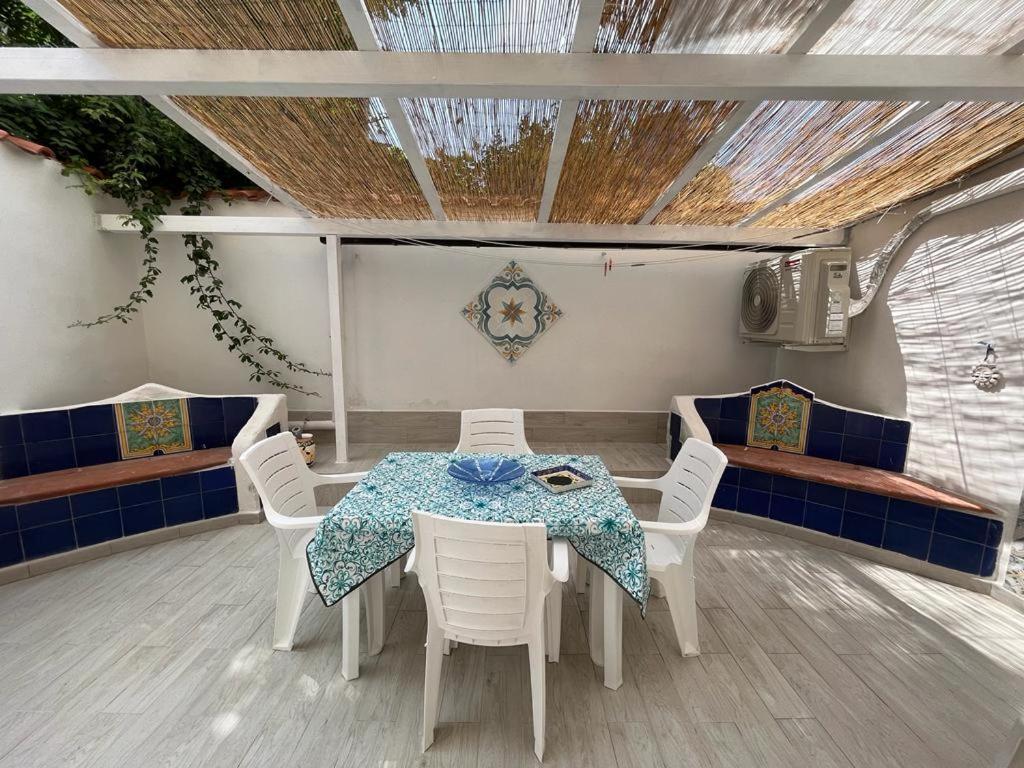 La Casa Del Comandante * Procida